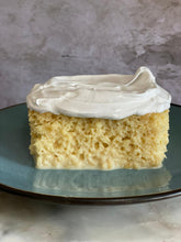 Cargar imagen en el visor de la galería, Tres Leches Cake - Large
